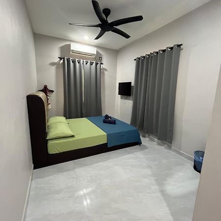 Razak Guest House Setiu Exterior foto