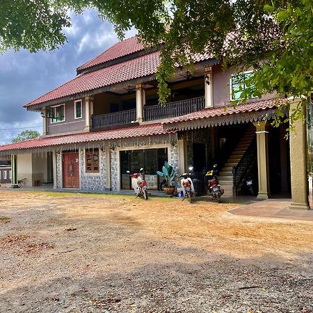 Razak Guest House Setiu Exterior foto