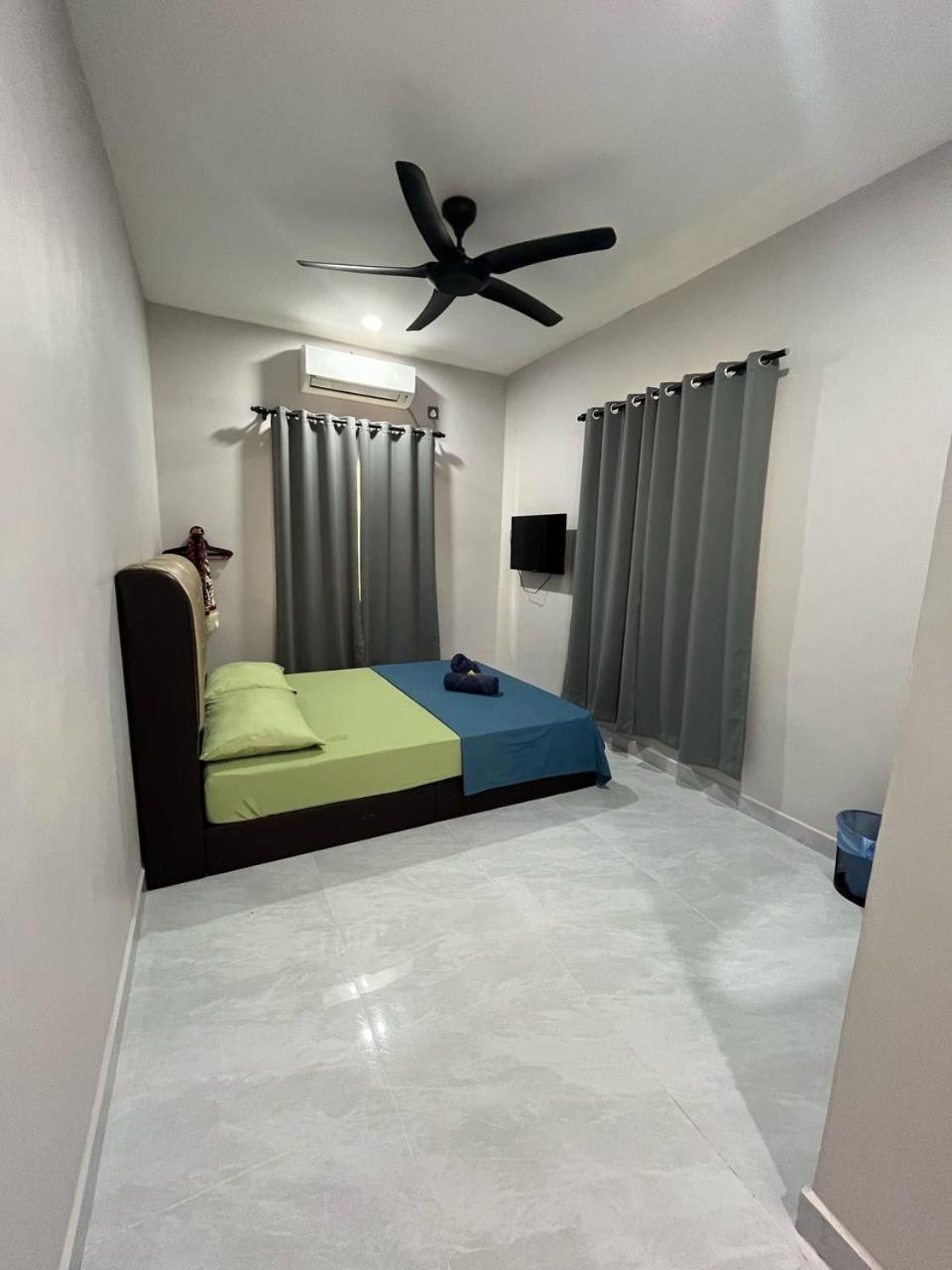 Razak Guest House Setiu Exterior foto